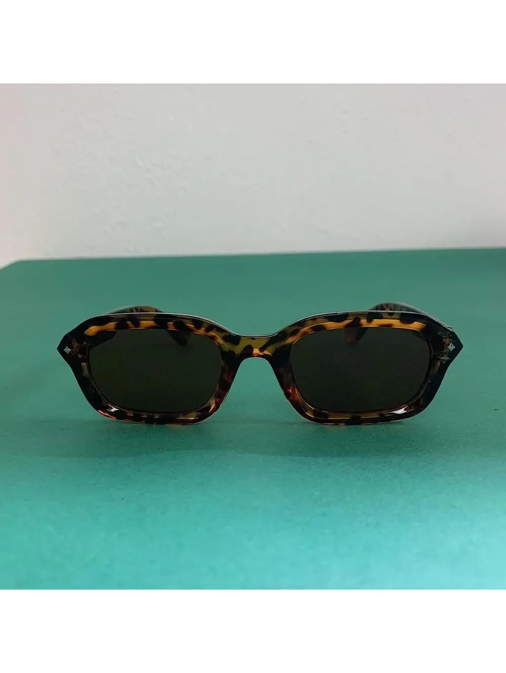 Vintage 90s y2k style square shaped leopard print sunglasses
